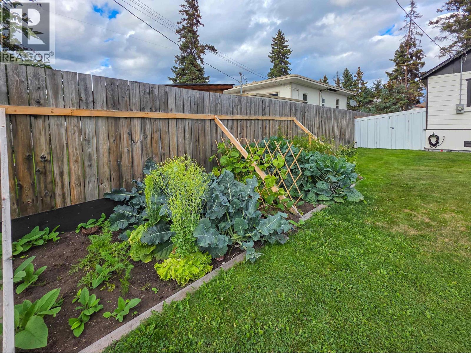 3883 3Rd Avenue, Smithers, BC - Outdoor
