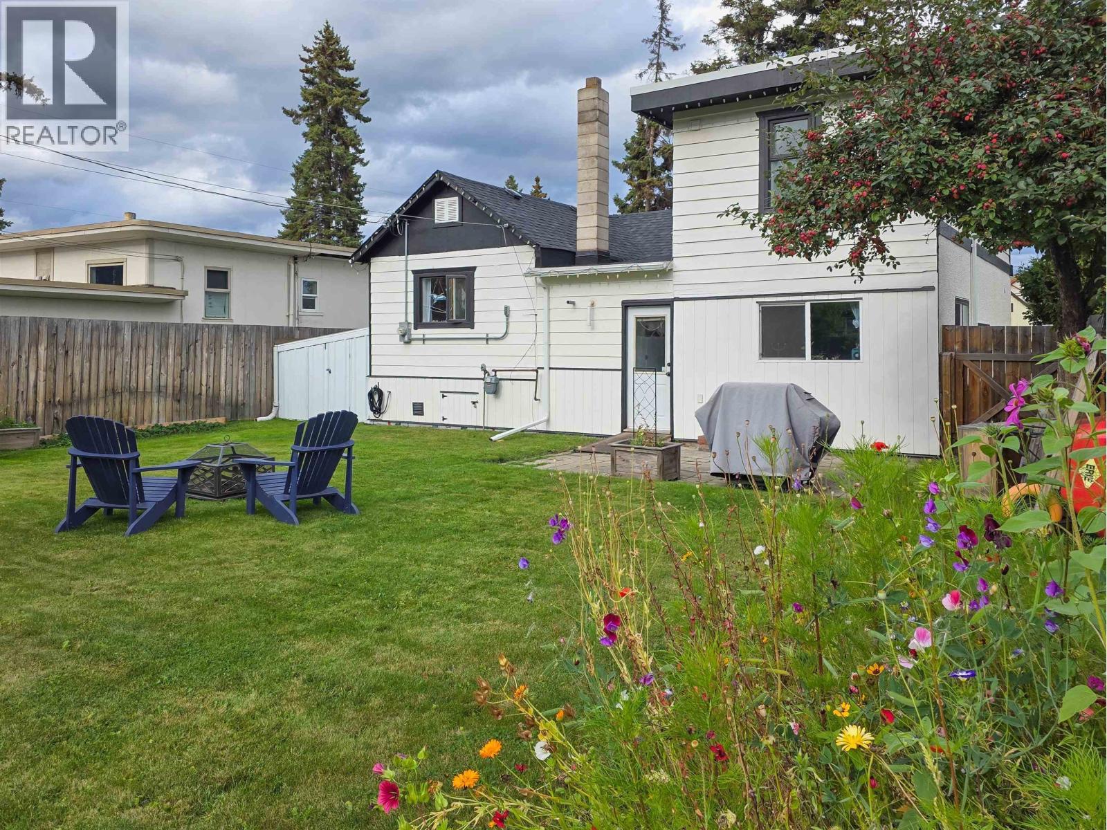 3883 3Rd Avenue, Smithers, BC - Outdoor