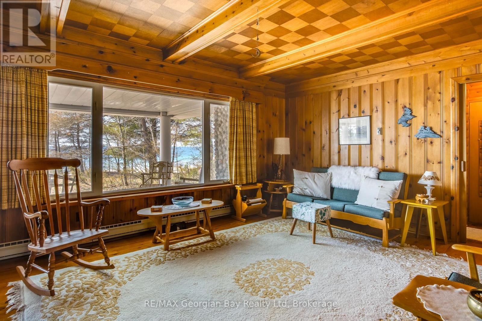 750 Tiny Beaches Road S, Tiny, ON - Indoor Photo Showing Living Room