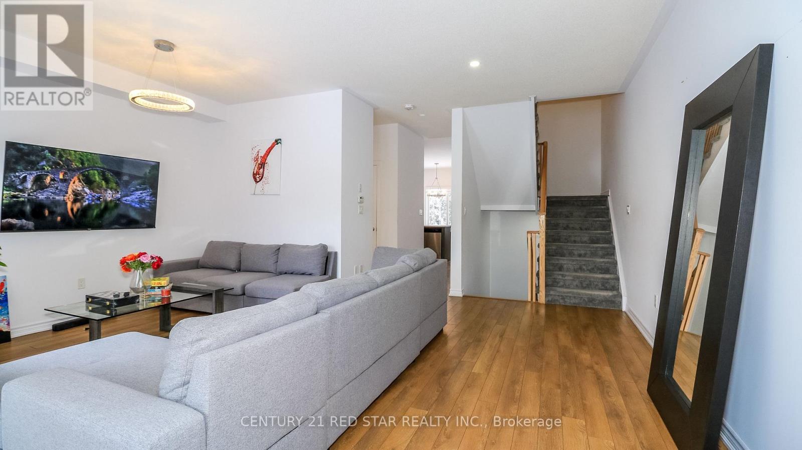 32 Milson Crescent, Essa, ON - Indoor Photo Showing Living Room