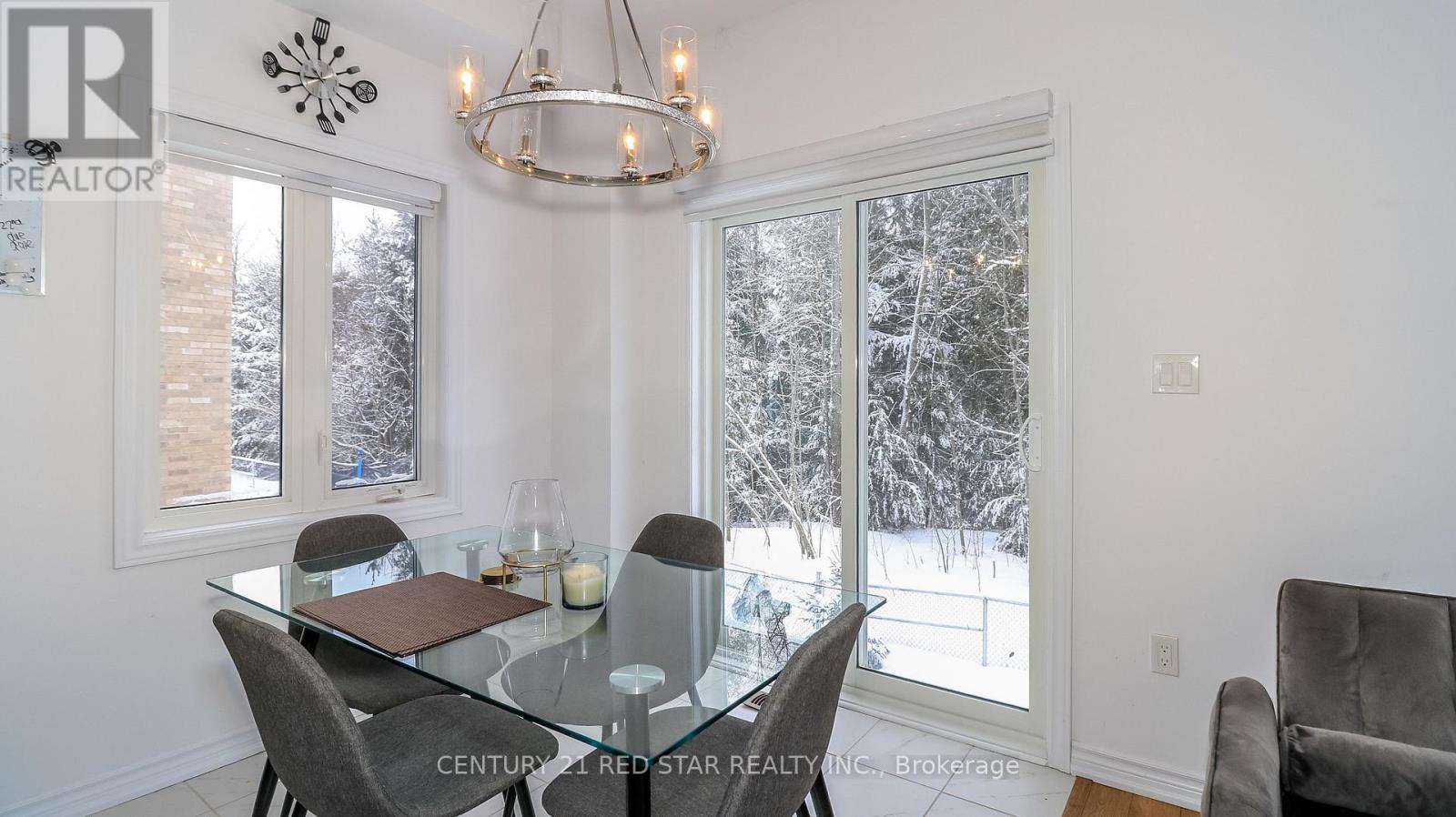 32 Milson Crescent, Essa, ON - Indoor Photo Showing Dining Room