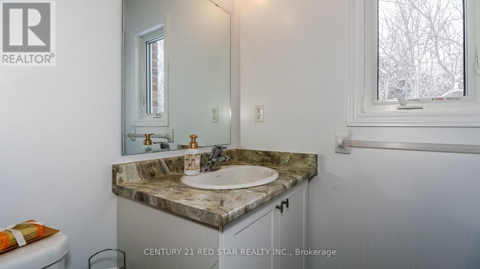 32 Milson Crescent, Essa, ON - Indoor Photo Showing Bathroom