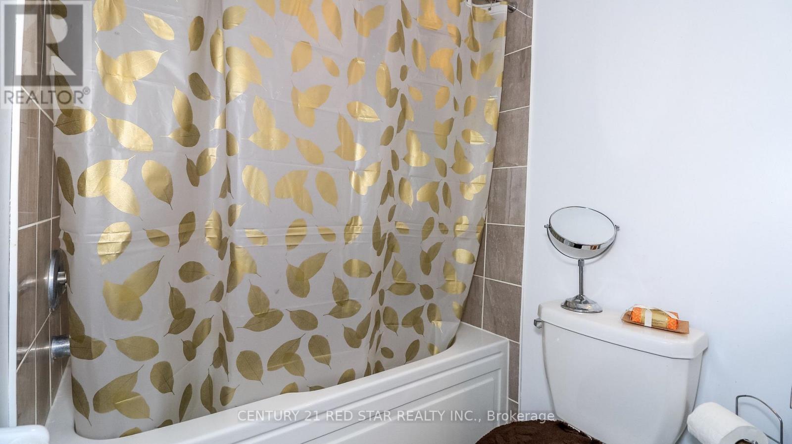 32 Milson Crescent, Essa, ON - Indoor Photo Showing Bathroom