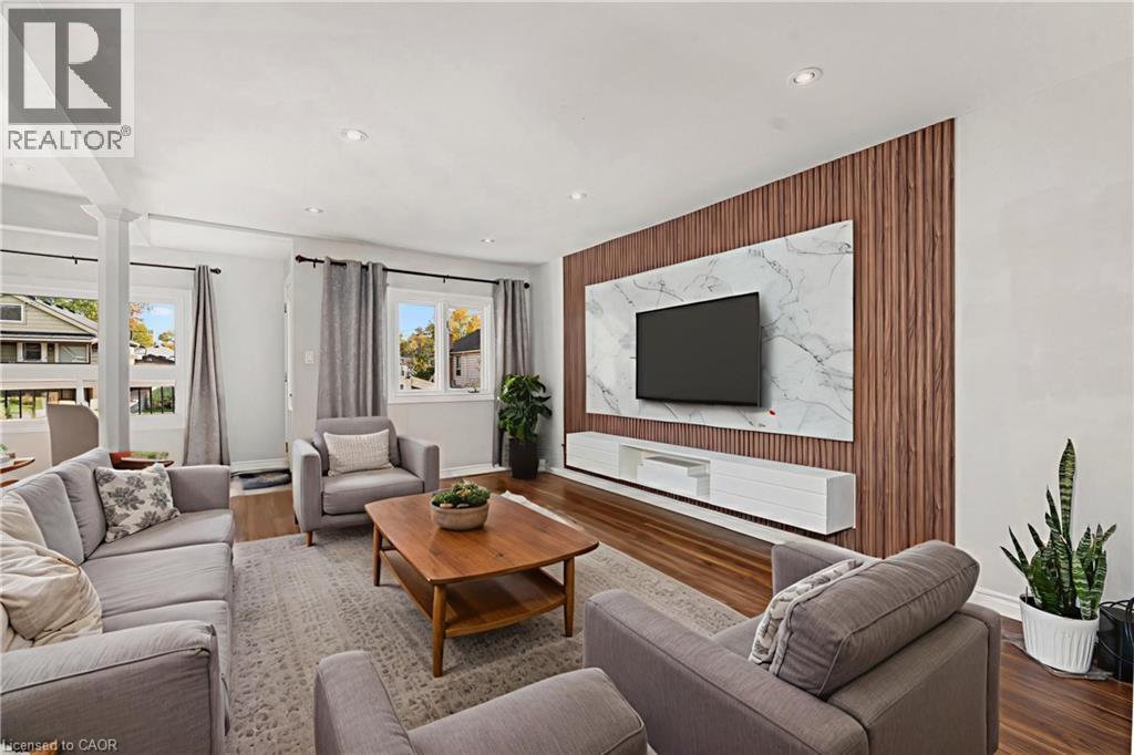 *VIRTUALLY STAGED - 233 Normanhurst Avenue, Hamilton, ON - Indoor Photo Showing Living Room