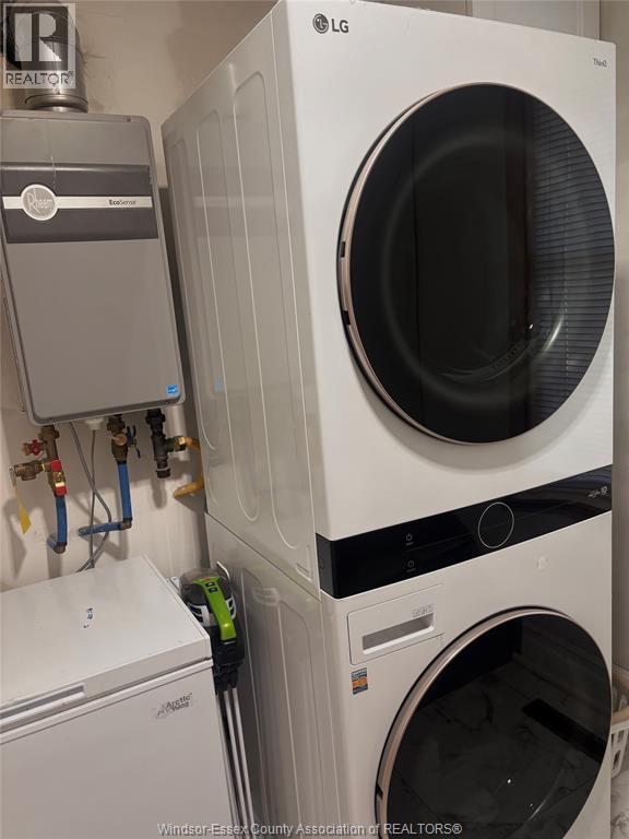 2348 Arthur, Windsor, ON - Indoor Photo Showing Laundry Room