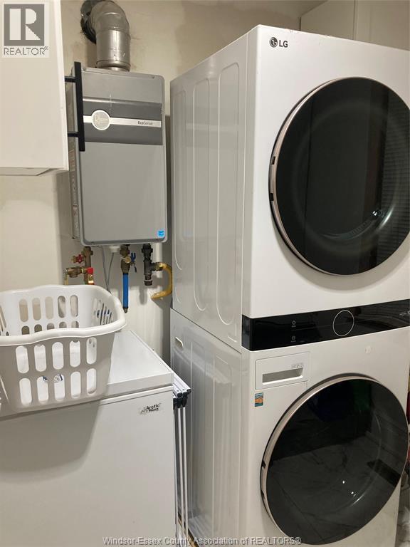 2348 Arthur, Windsor, ON - Indoor Photo Showing Laundry Room