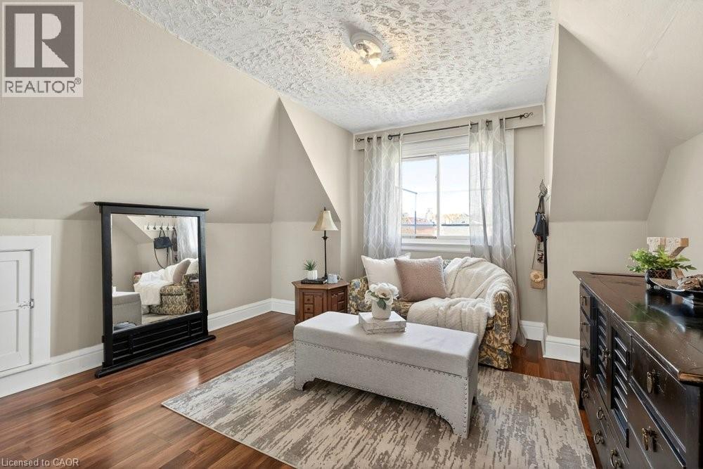 49 Cheever Street, Hamilton, ON - Indoor Photo Showing Living Room