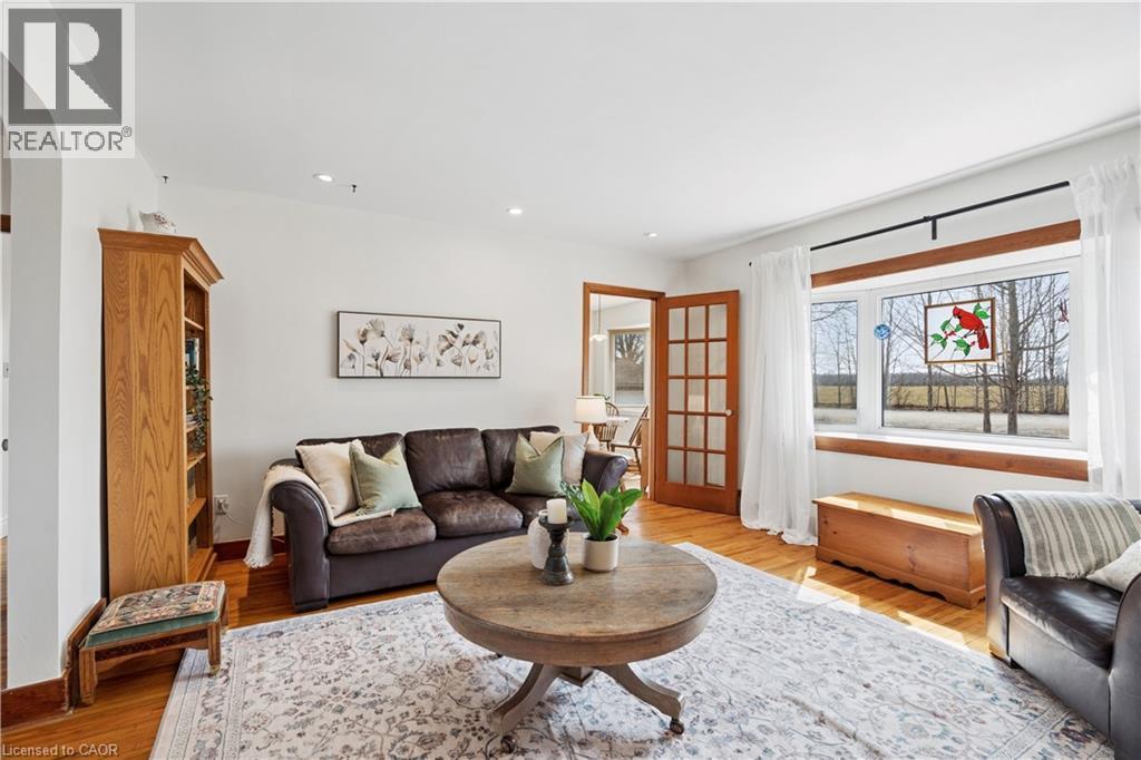 5099 First Line, Acton, ON - Indoor Photo Showing Living Room