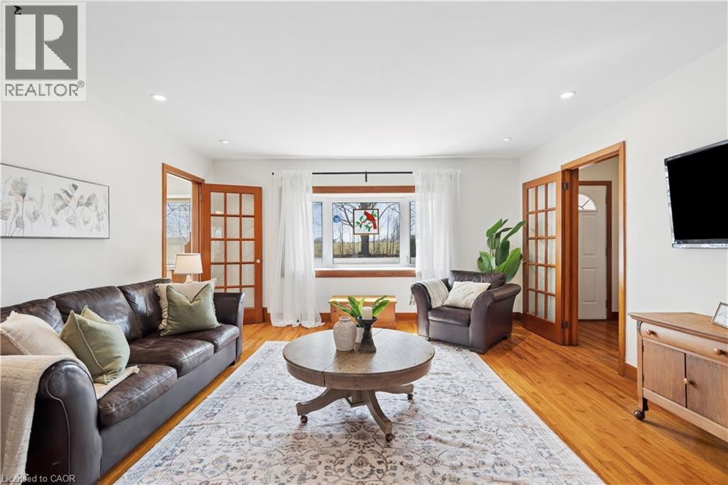 5099 First Line, Acton, ON - Indoor Photo Showing Living Room