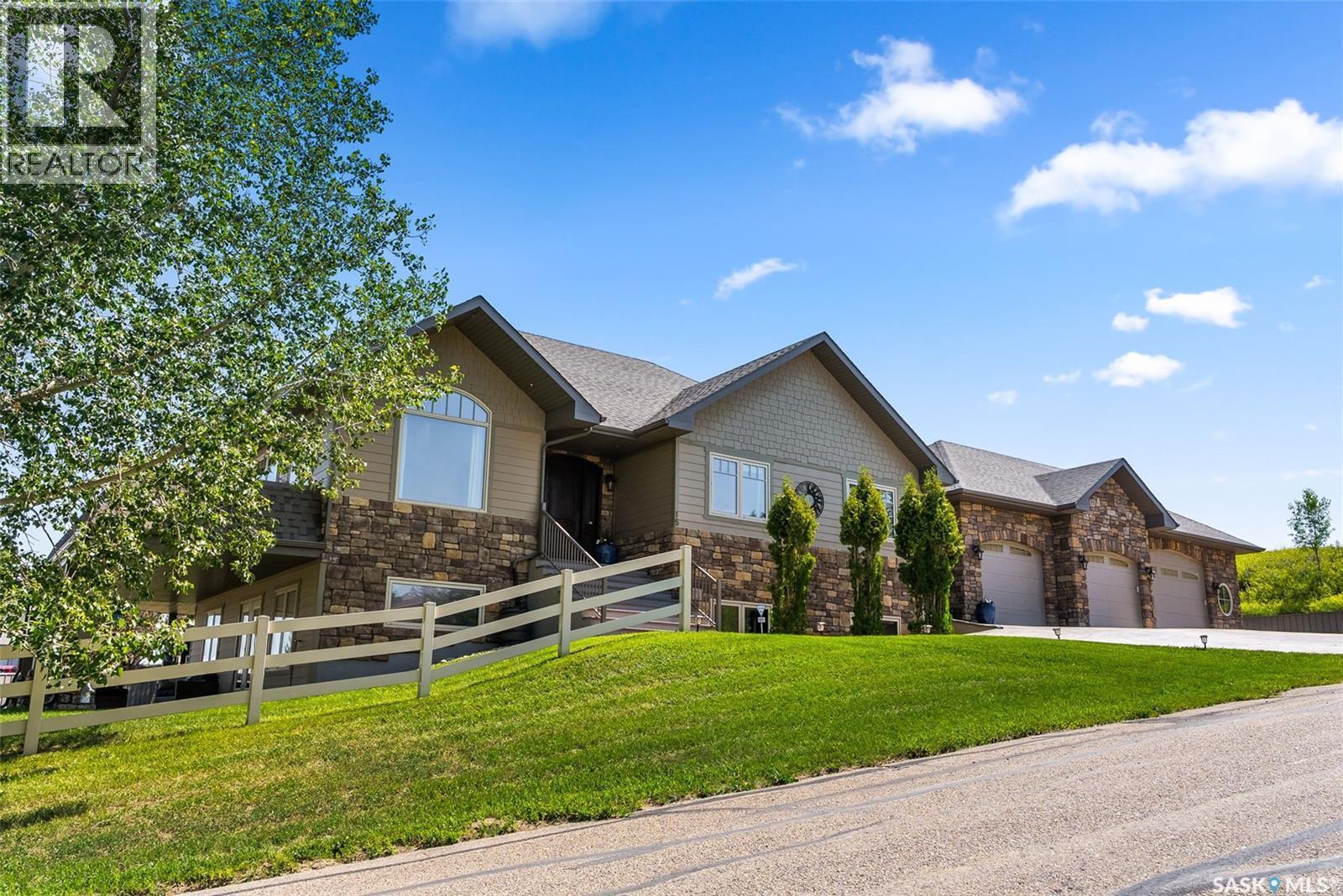 15 Meadow Bay, Lumsden, SK - Outdoor