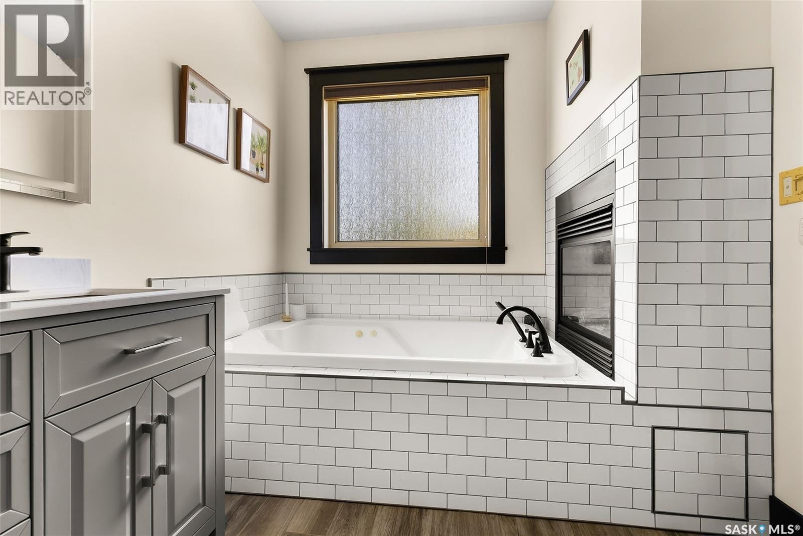 15 Meadow Bay, Lumsden, SK - Indoor Photo Showing Bathroom