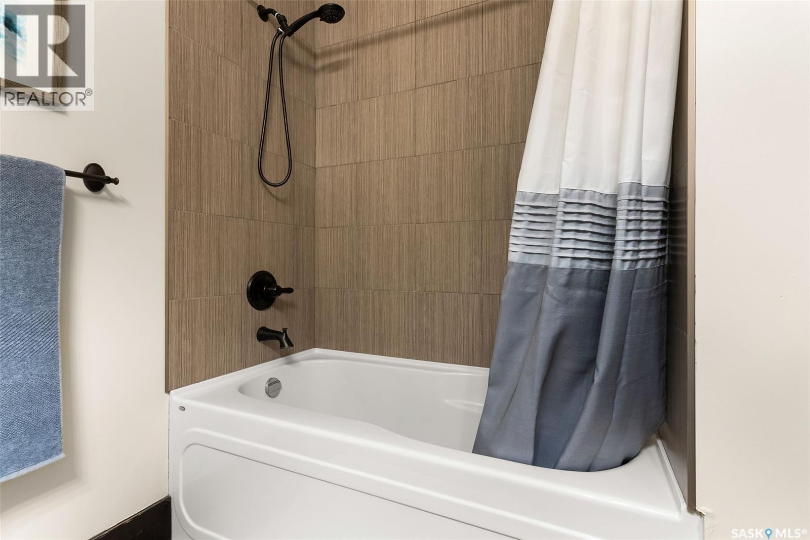 15 Meadow Bay, Lumsden, SK - Indoor Photo Showing Bathroom