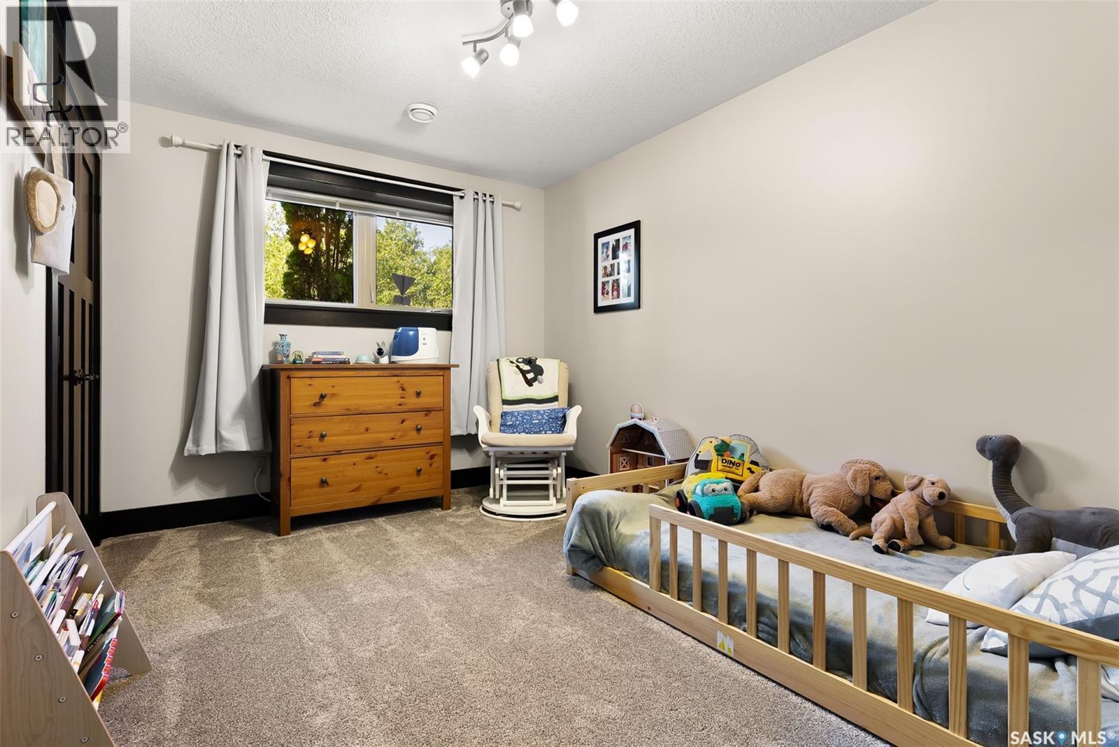 15 Meadow Bay, Lumsden, SK - Indoor Photo Showing Bedroom