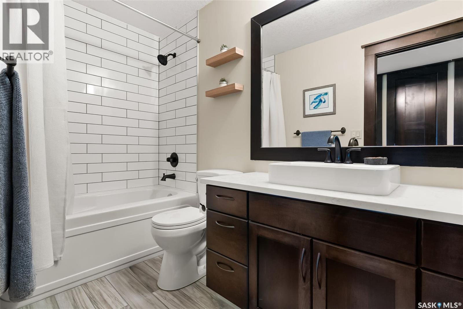 15 Meadow Bay, Lumsden, SK - Indoor Photo Showing Bathroom