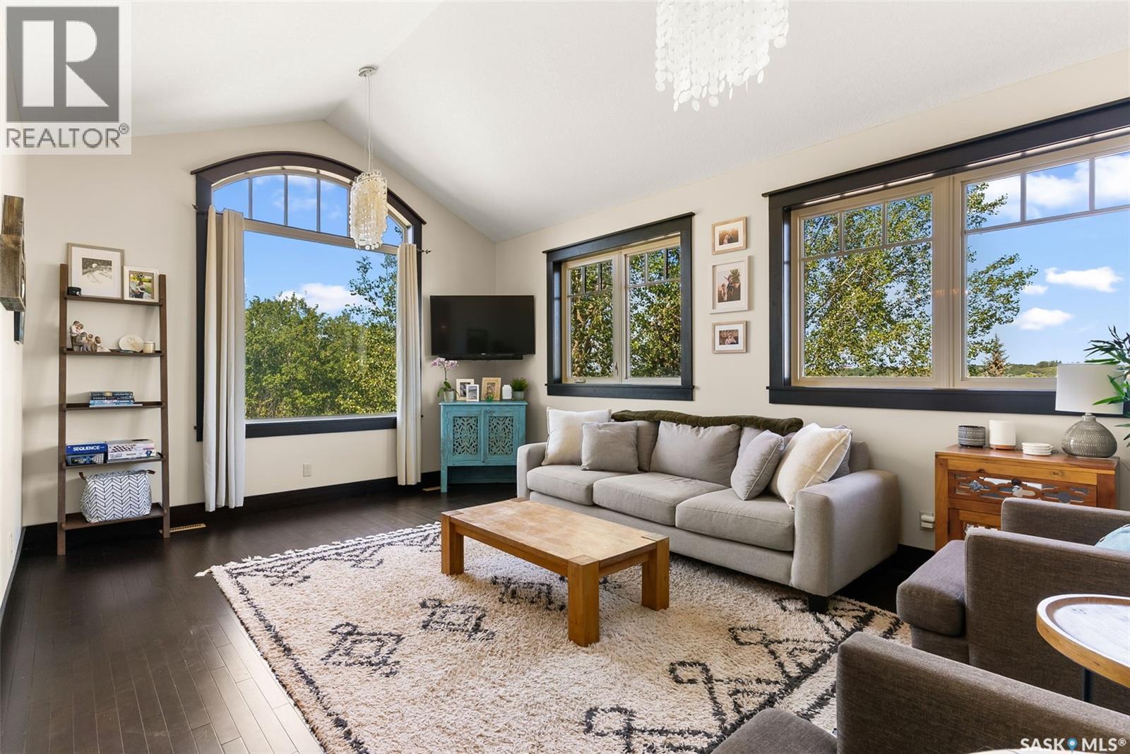 15 Meadow Bay, Lumsden, SK - Indoor Photo Showing Living Room