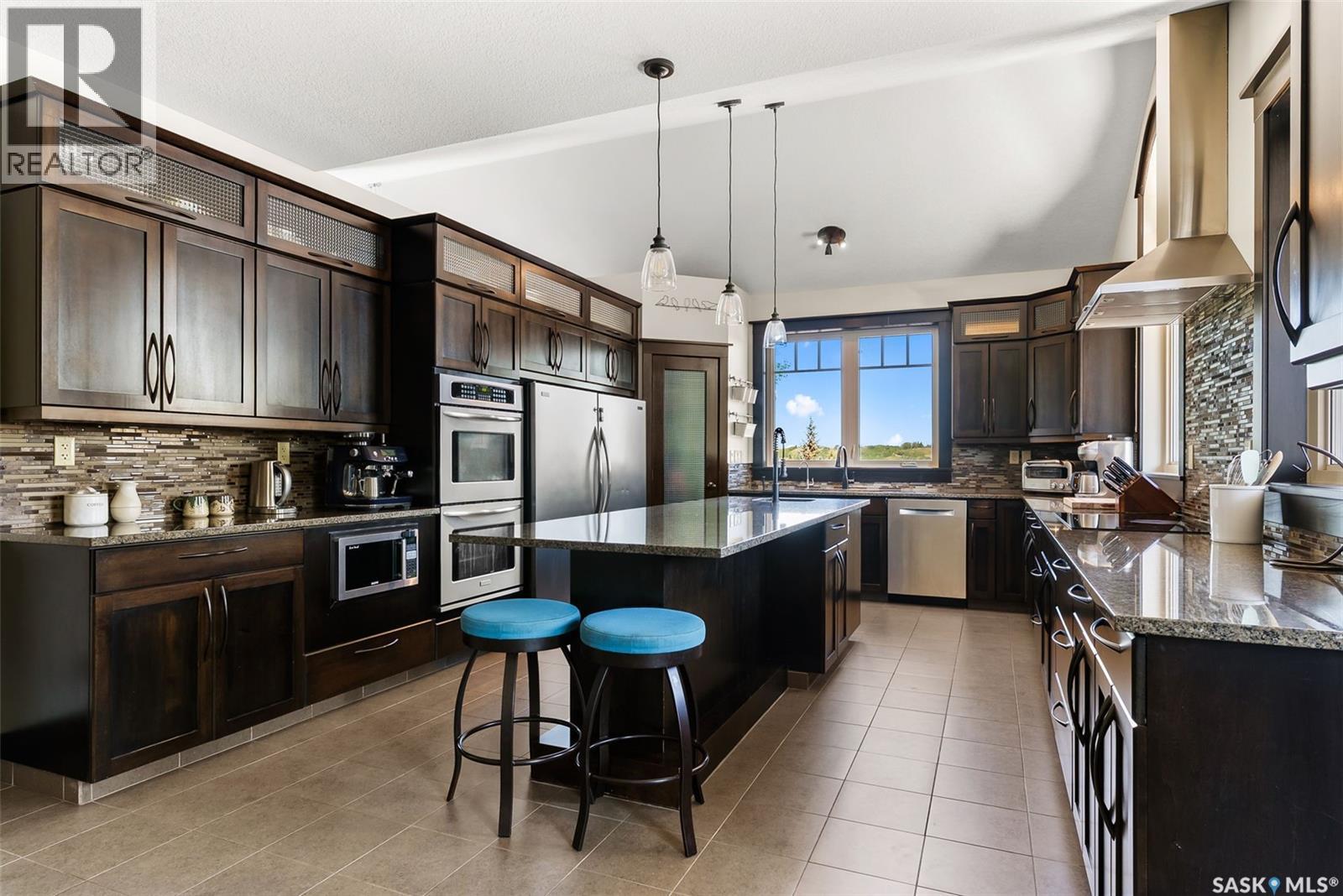 15 Meadow Bay, Lumsden, SK - Indoor Photo Showing Kitchen With Upgraded Kitchen
