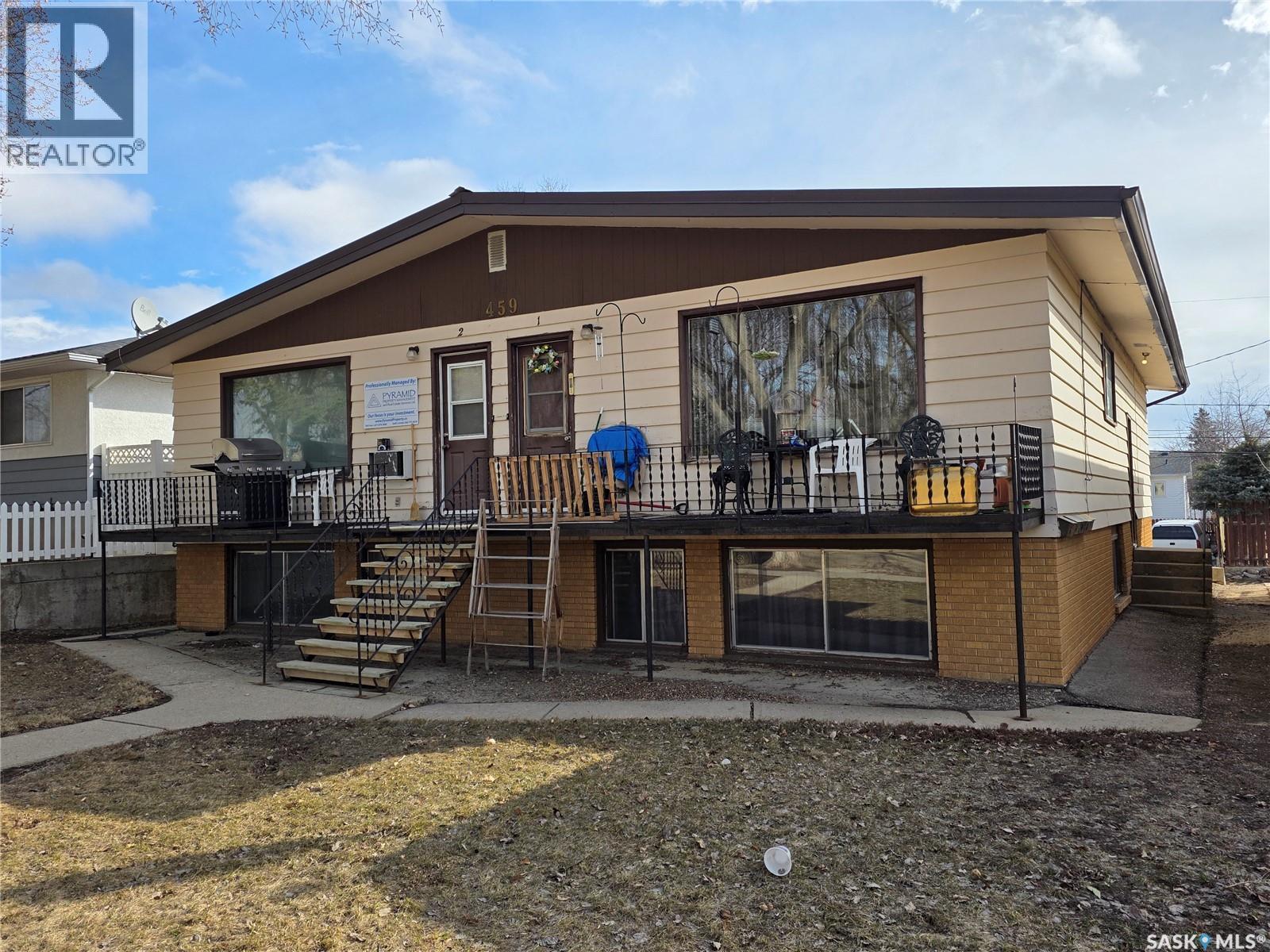459 6Th Avenue Nw, Swift Current, SK - Outdoor With Deck Patio Veranda