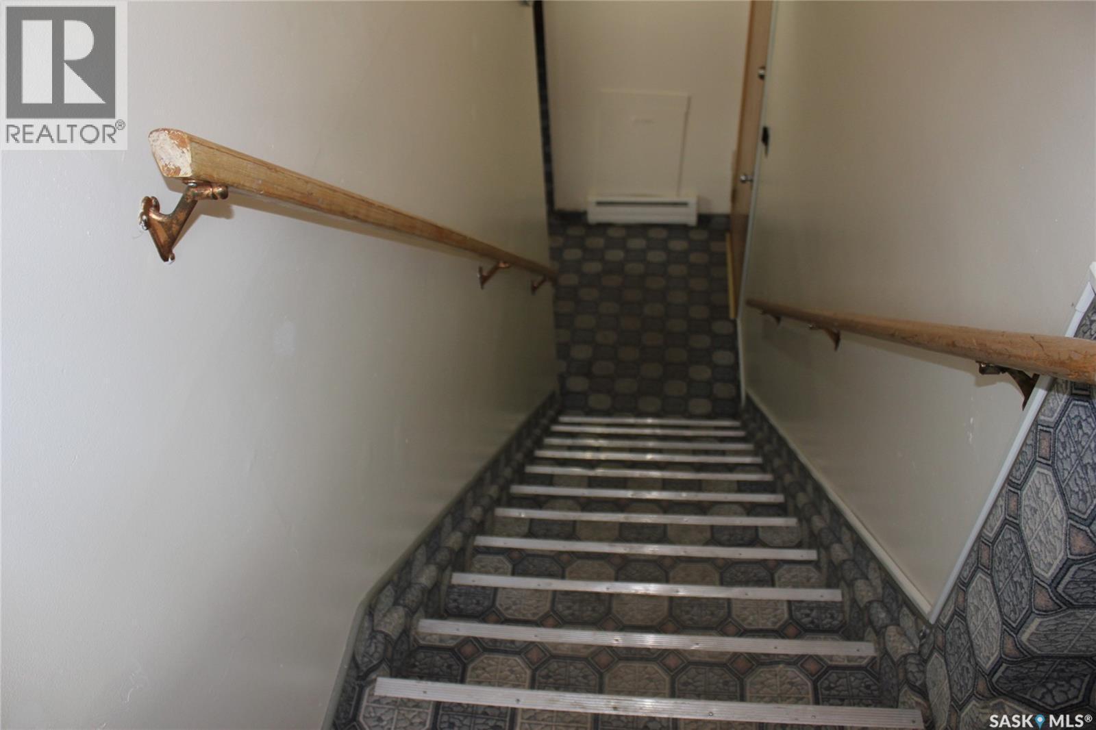 459 6Th Avenue Nw, Swift Current, SK - Indoor Photo Showing Other Room