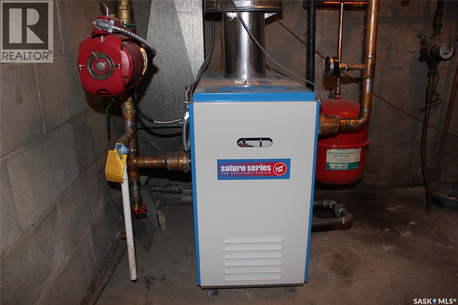 459 6Th Avenue Nw, Swift Current, SK - Indoor Photo Showing Basement