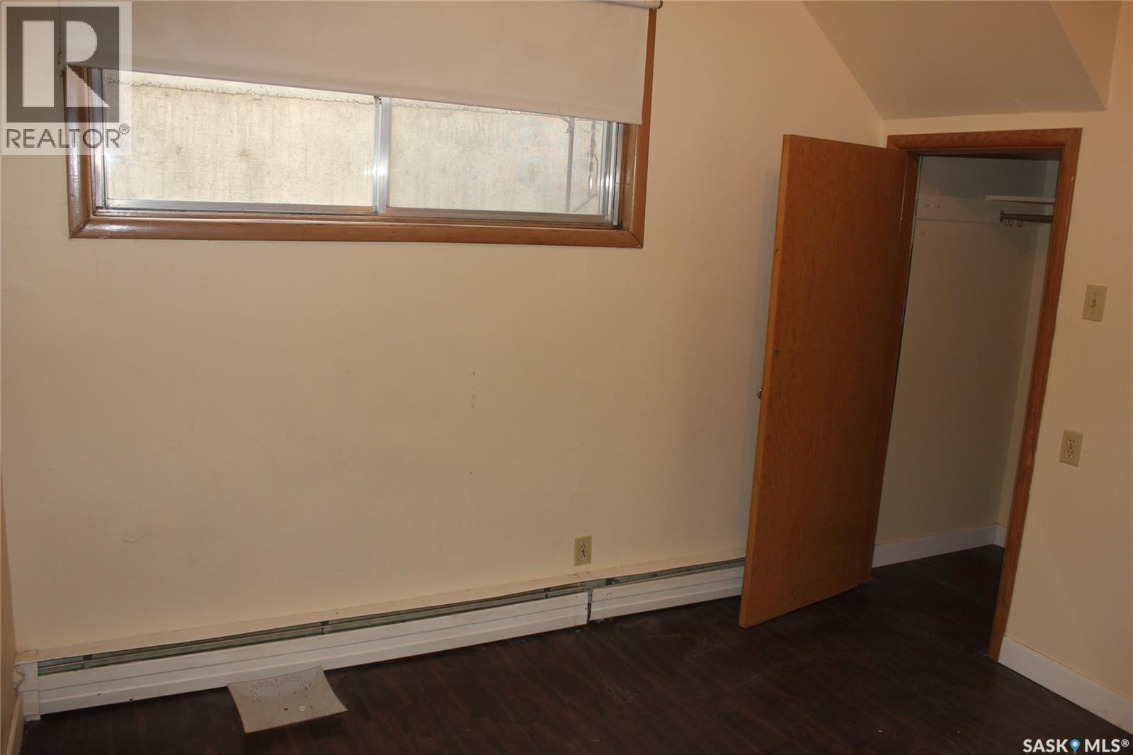 459 6Th Avenue Nw, Swift Current, SK - Indoor Photo Showing Other Room