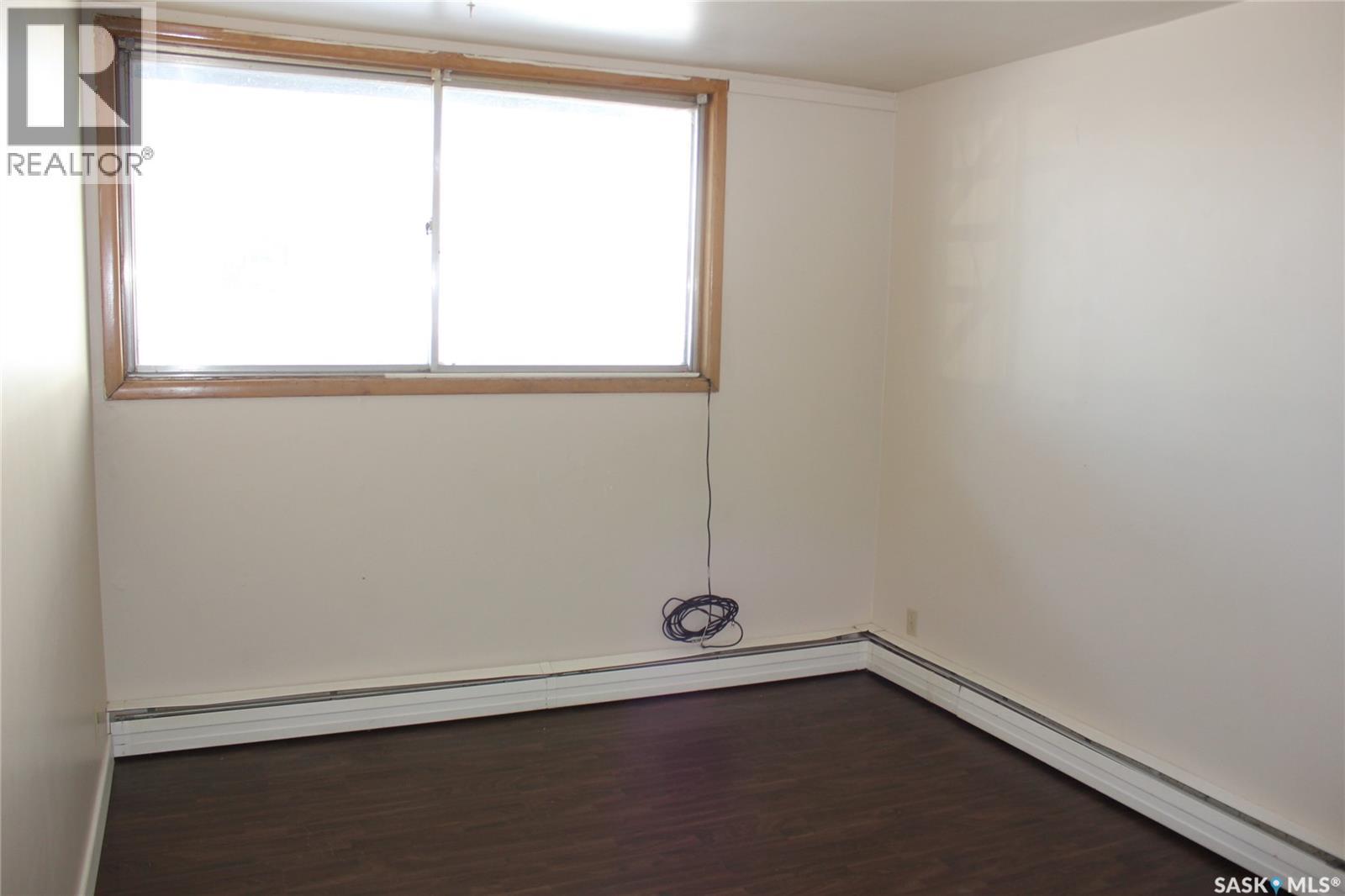 459 6Th Avenue Nw, Swift Current, SK - Indoor Photo Showing Other Room