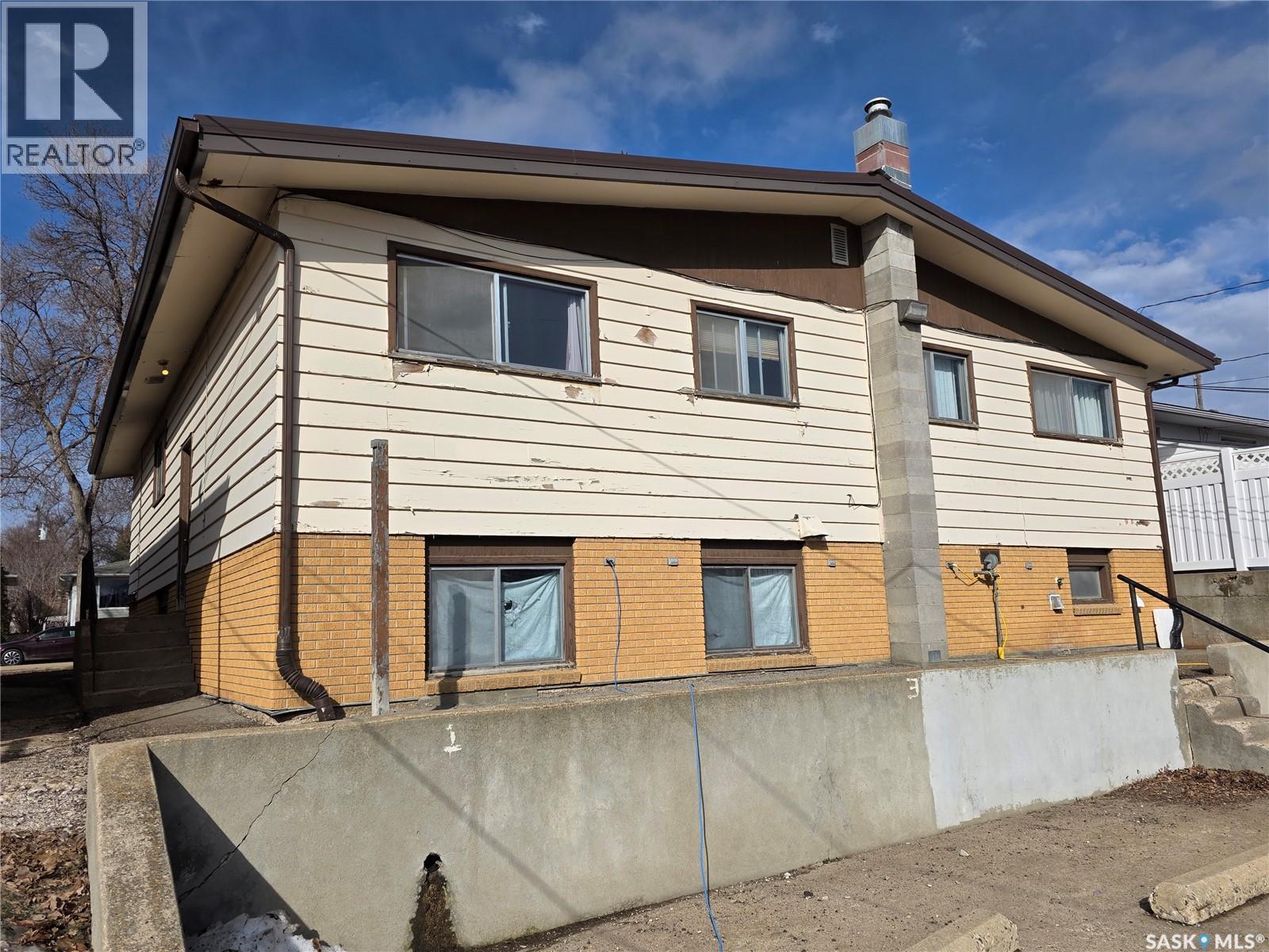 459 6Th Avenue Nw, Swift Current, SK - Outdoor With Exterior