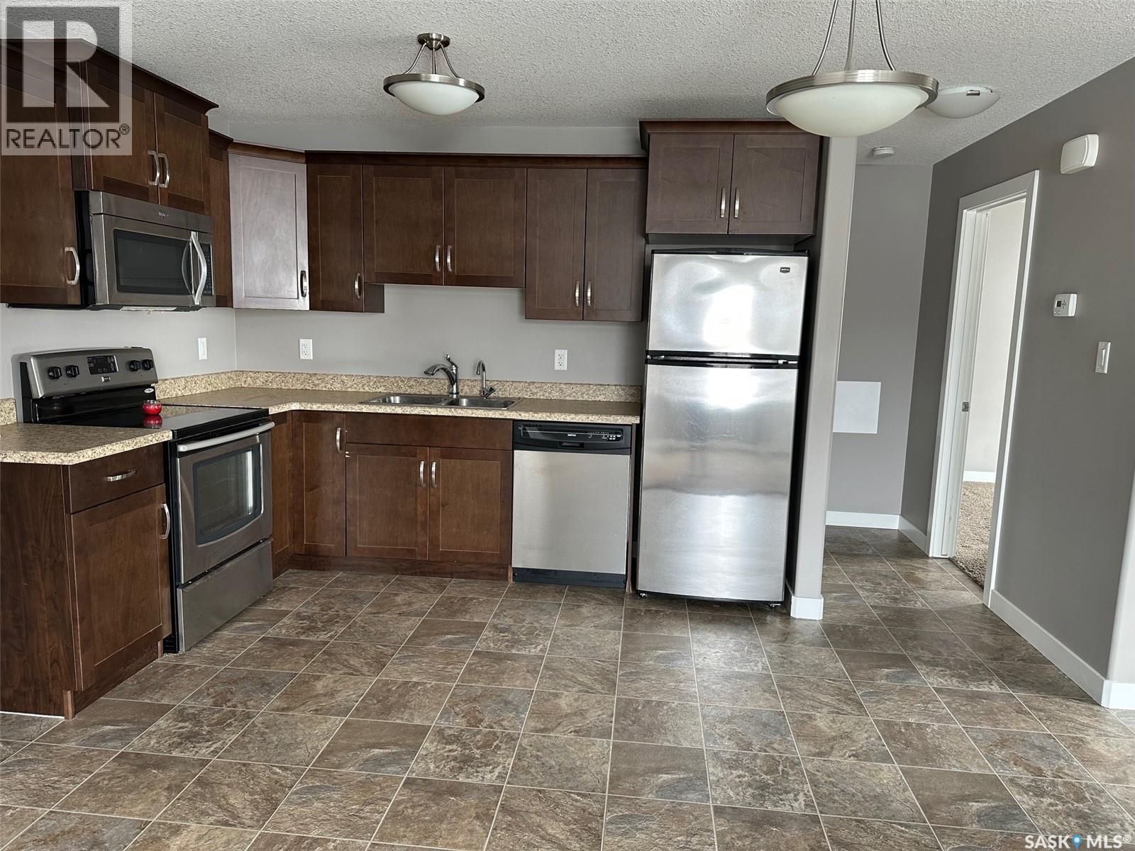 6 416 Main Street, Bienfait, SK - Indoor Photo Showing Kitchen With Double Sink