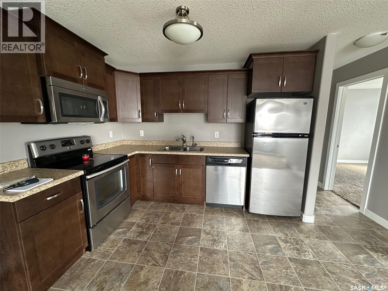 6 416 Main Street, Bienfait, SK - Indoor Photo Showing Kitchen With Double Sink