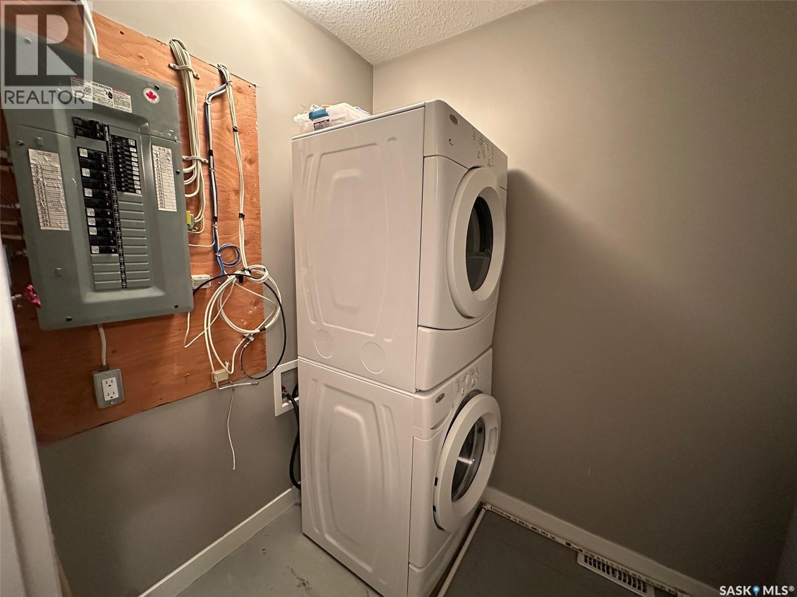 6 416 Main Street, Bienfait, SK - Indoor Photo Showing Laundry Room