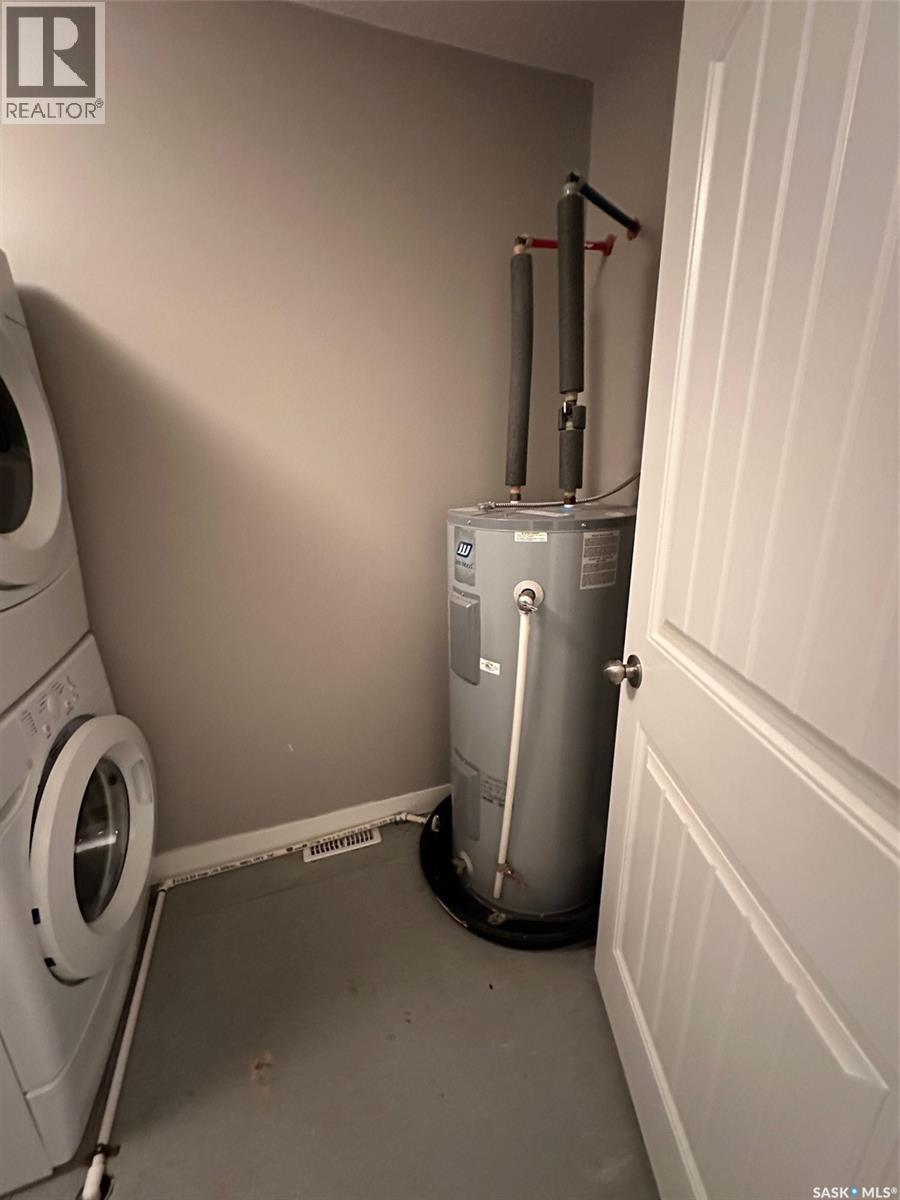 6 416 Main Street, Bienfait, SK - Indoor Photo Showing Laundry Room