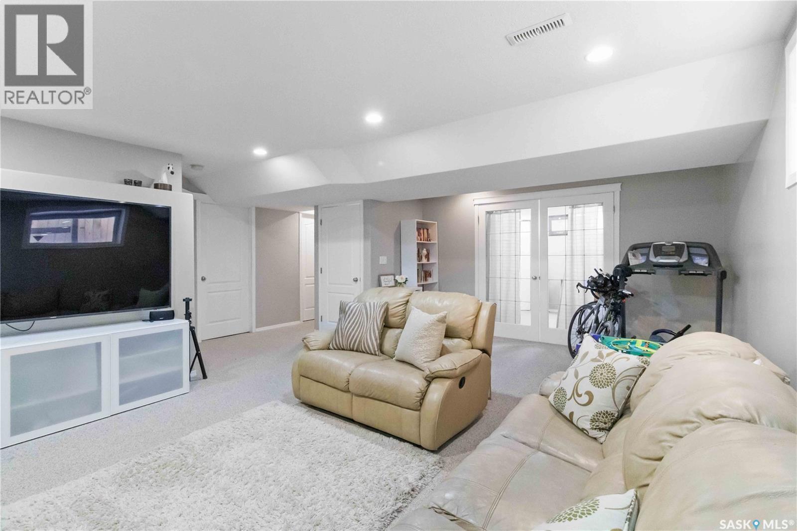 330 Sears Cove, Saskatoon, SK - Indoor