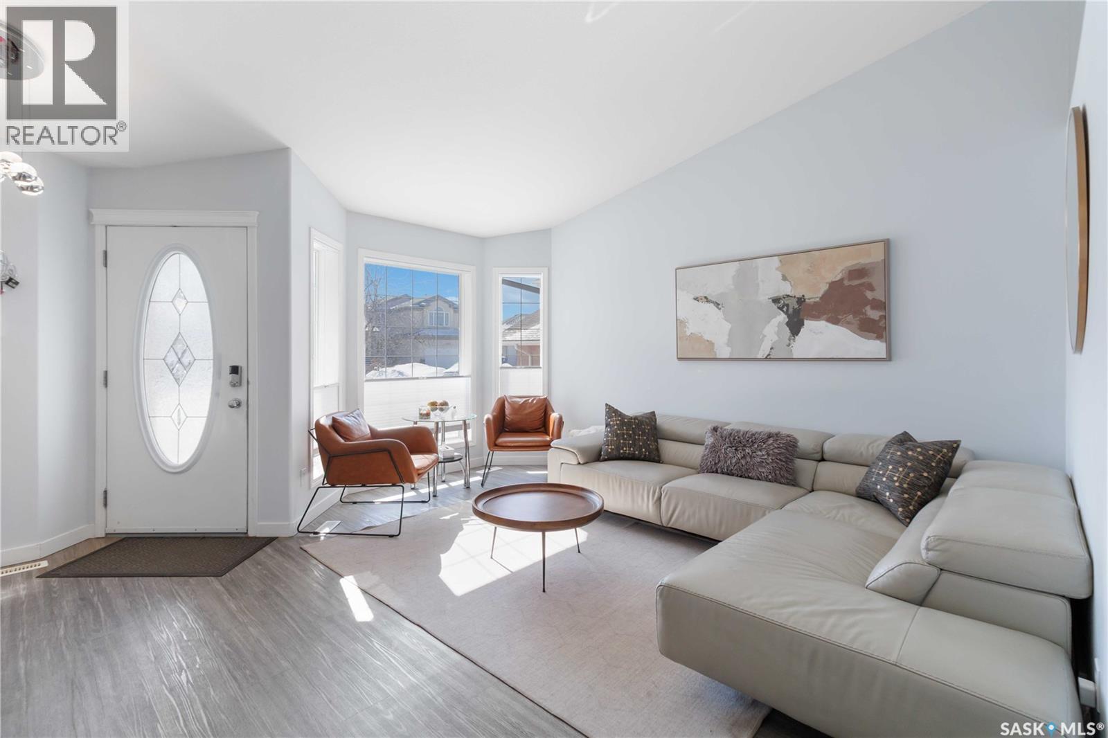 330 Sears Cove, Saskatoon, SK - Indoor Photo Showing Living Room
