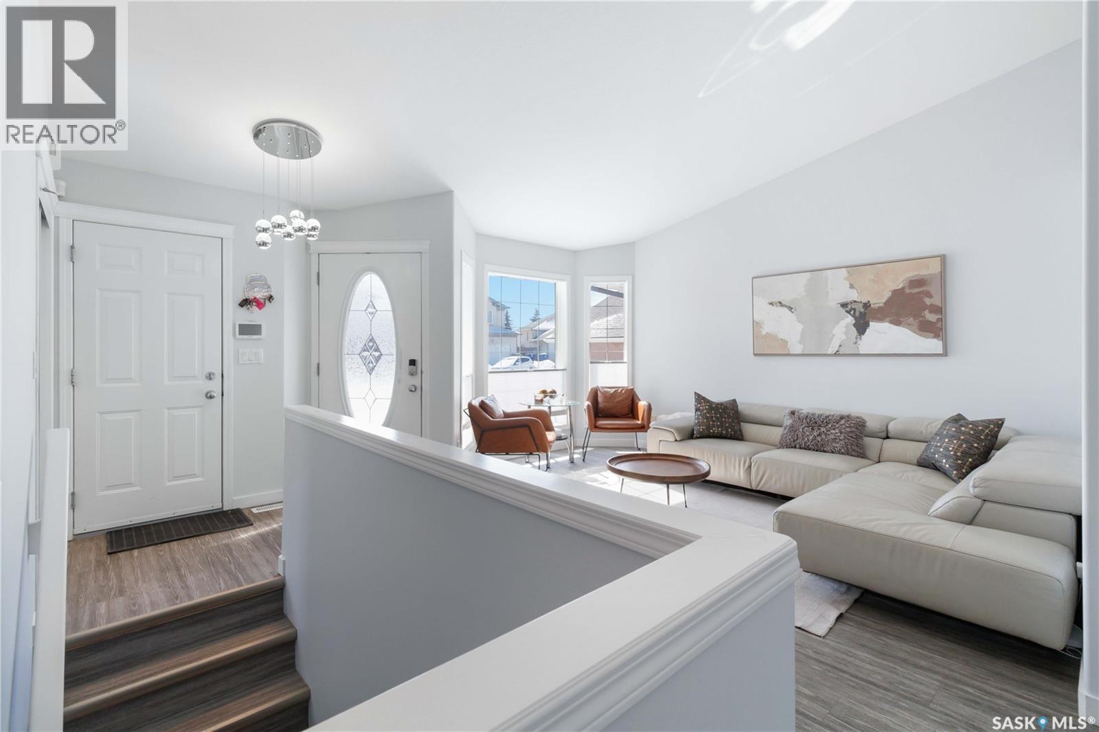 330 Sears Cove, Saskatoon, SK - Indoor Photo Showing Living Room