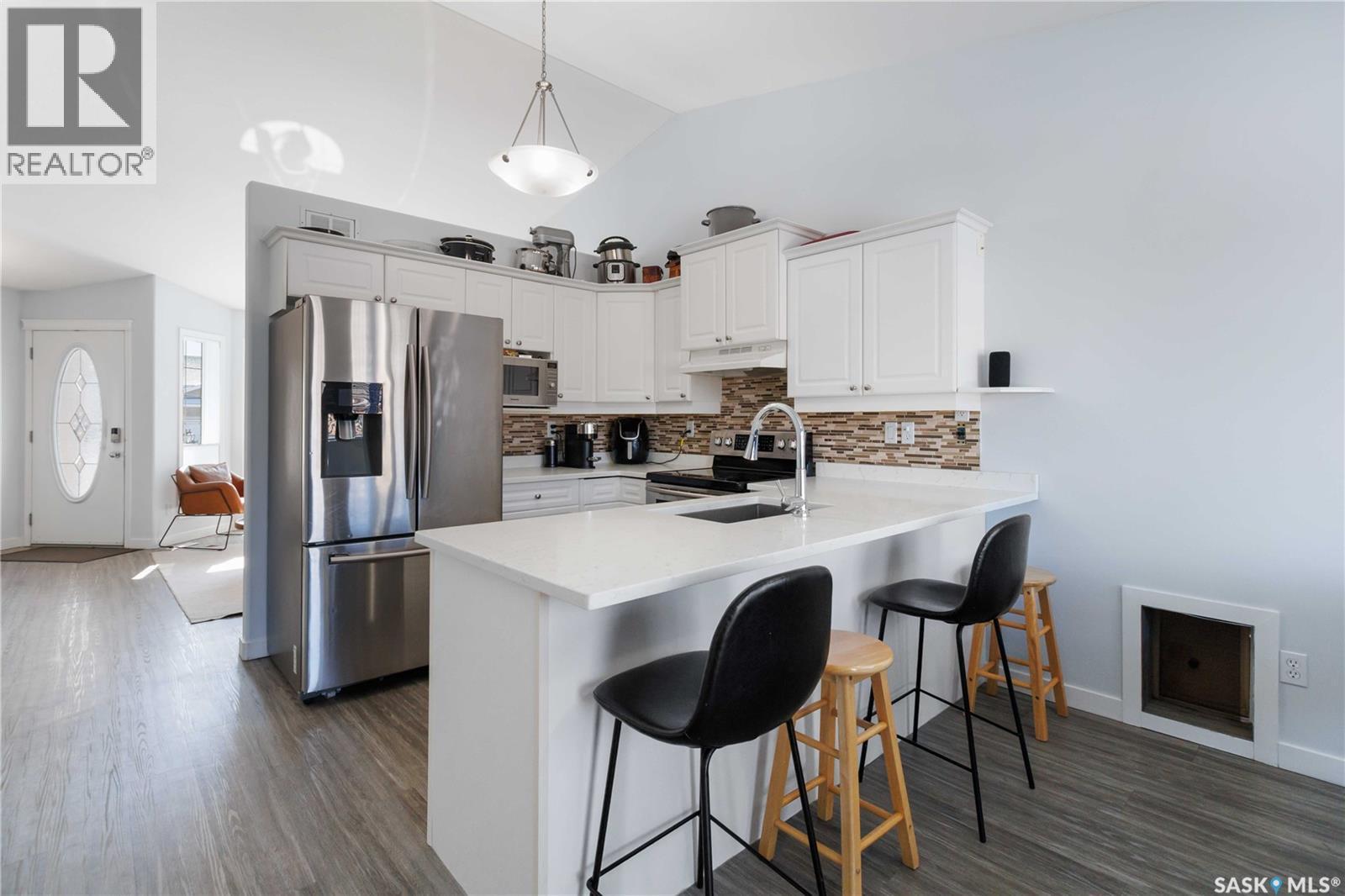 330 Sears Cove, Saskatoon, SK - Indoor Photo Showing Kitchen With Upgraded Kitchen