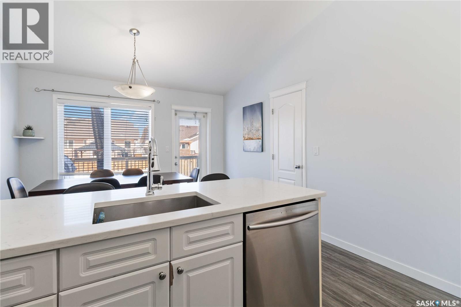330 Sears Cove, Saskatoon, SK - Indoor Photo Showing Kitchen