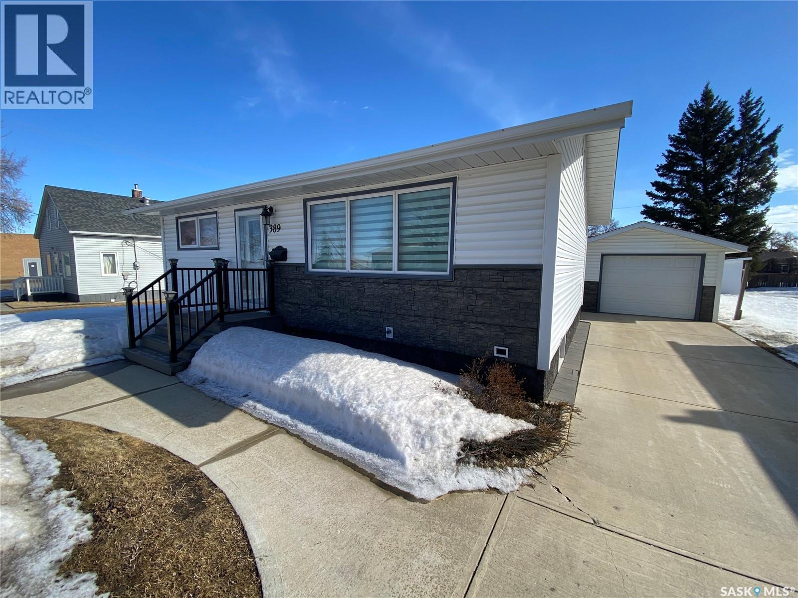 389 Maple Avenue, Yorkton, SK - Outdoor