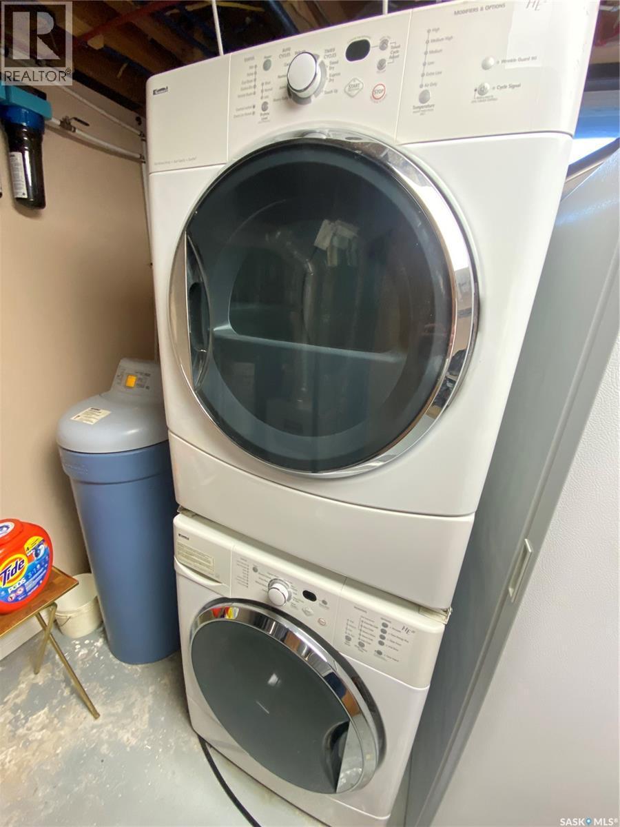 389 Maple Avenue, Yorkton, SK - Indoor Photo Showing Laundry Room