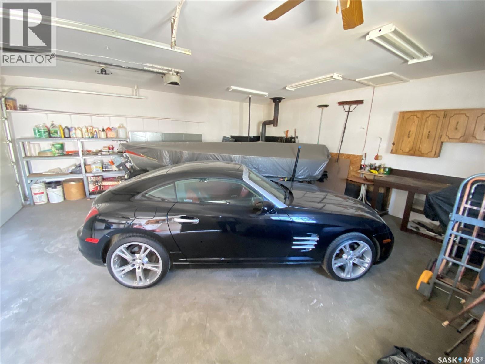 389 Maple Avenue, Yorkton, SK - Indoor Photo Showing Garage