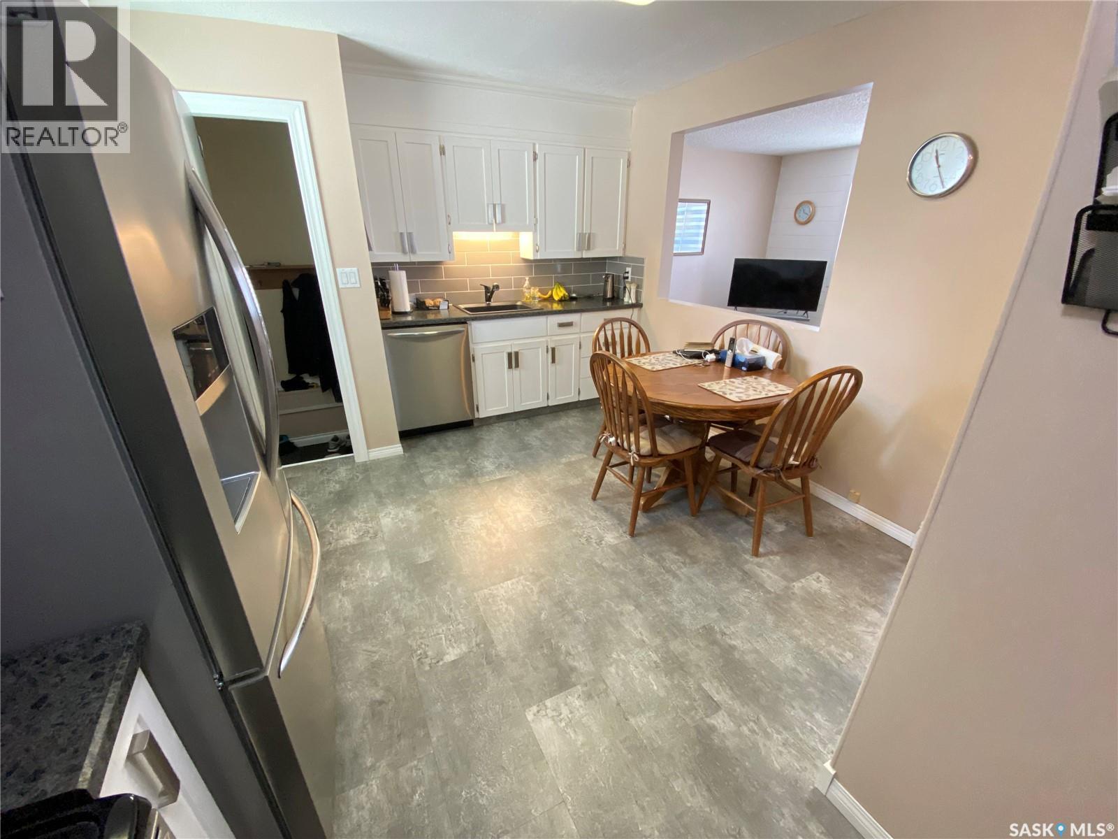 389 Maple Avenue, Yorkton, SK - Indoor