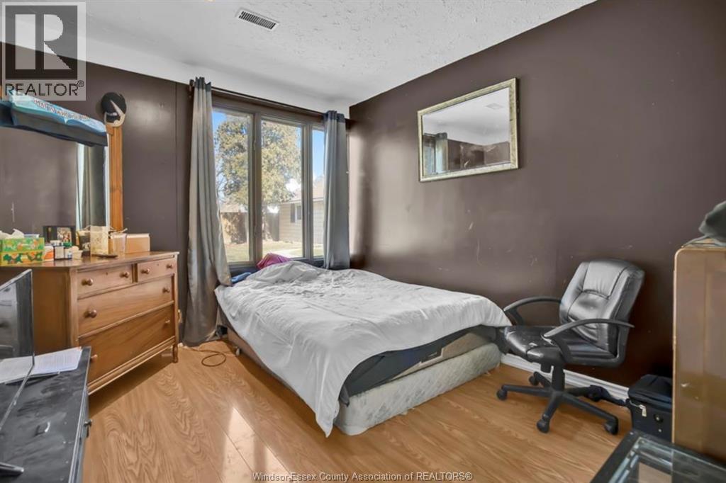 564 Wallace, Windsor, ON - Indoor Photo Showing Bedroom