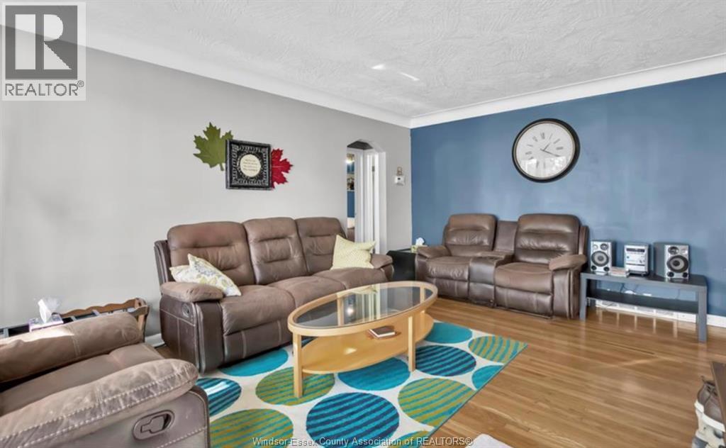 564 Wallace, Windsor, ON - Indoor Photo Showing Living Room