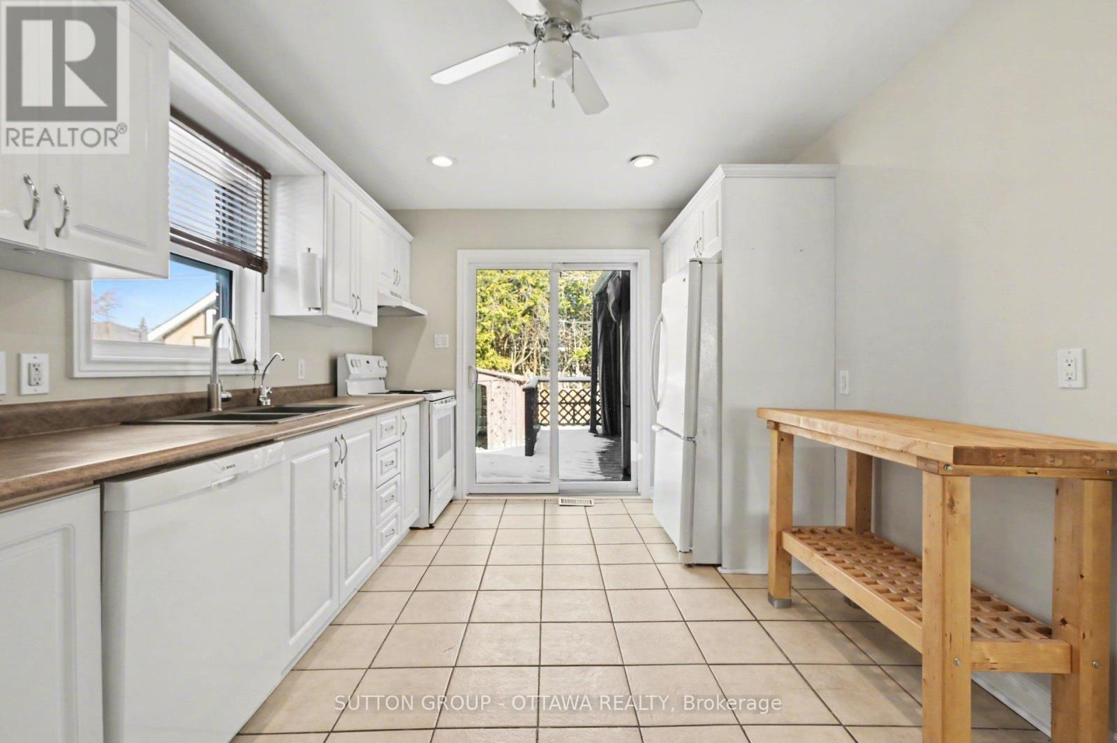 1071 Aldea Avenue, Ottawa, ON - Indoor Photo Showing Kitchen With Double Sink
