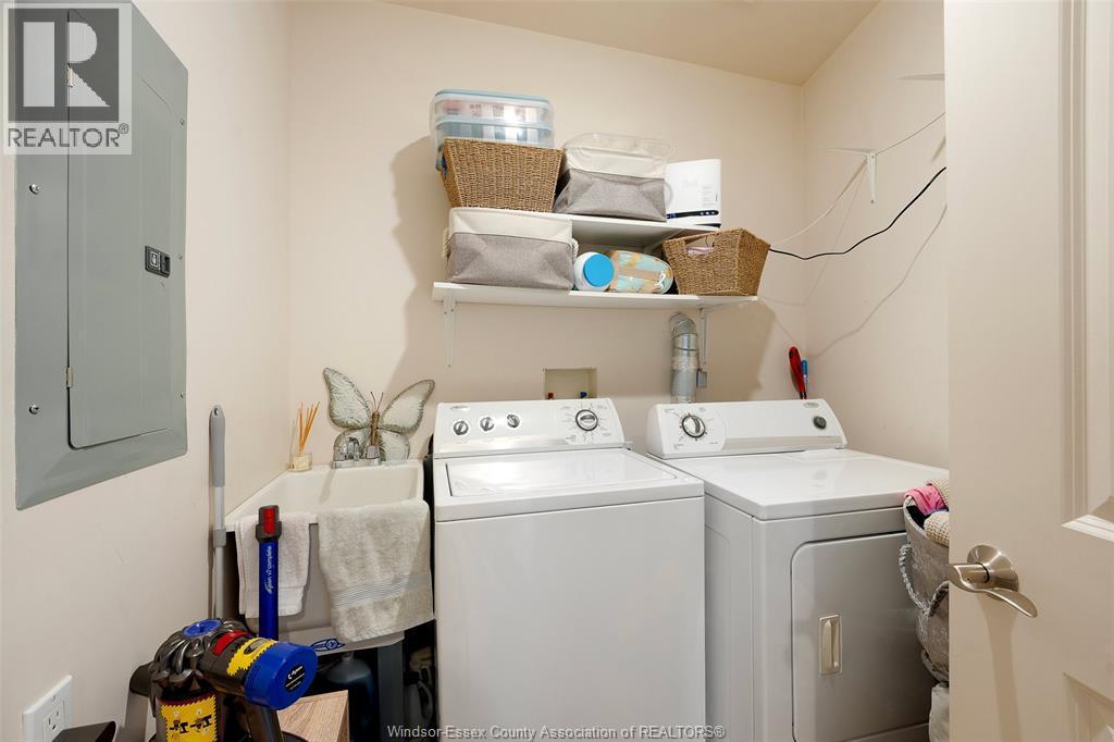1225 Riverside Unit# 409, Windsor, ON - Indoor Photo Showing Laundry Room
