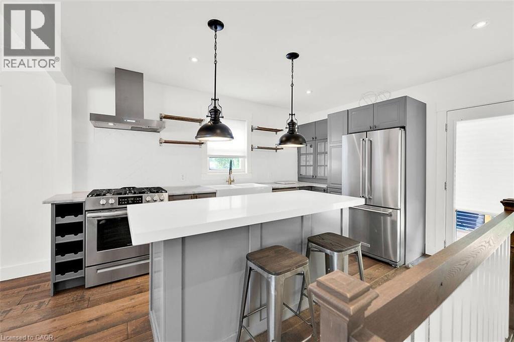 28 Marion Crescent, Dundas, ON - Indoor Photo Showing Kitchen With Stainless Steel Kitchen With Upgraded Kitchen