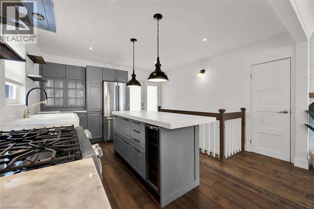 28 Marion Crescent, Dundas, ON - Indoor Photo Showing Kitchen With Stainless Steel Kitchen With Upgraded Kitchen