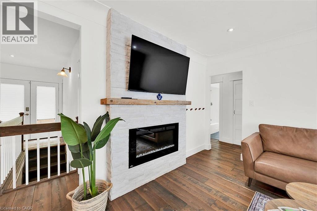 28 Marion Crescent, Dundas, ON - Indoor Photo Showing Living Room With Fireplace