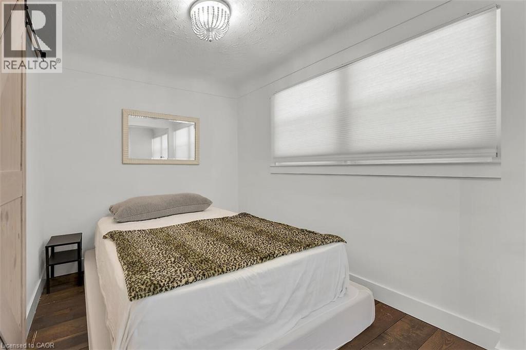 28 Marion Crescent, Dundas, ON - Indoor Photo Showing Bedroom