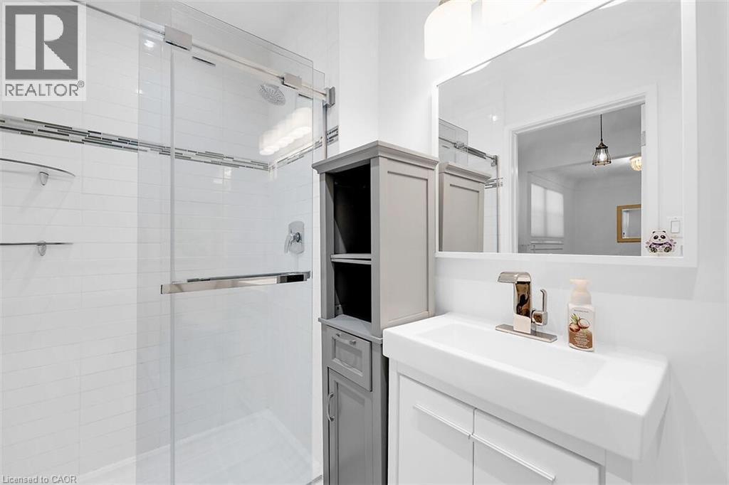 28 Marion Crescent, Dundas, ON - Indoor Photo Showing Bathroom