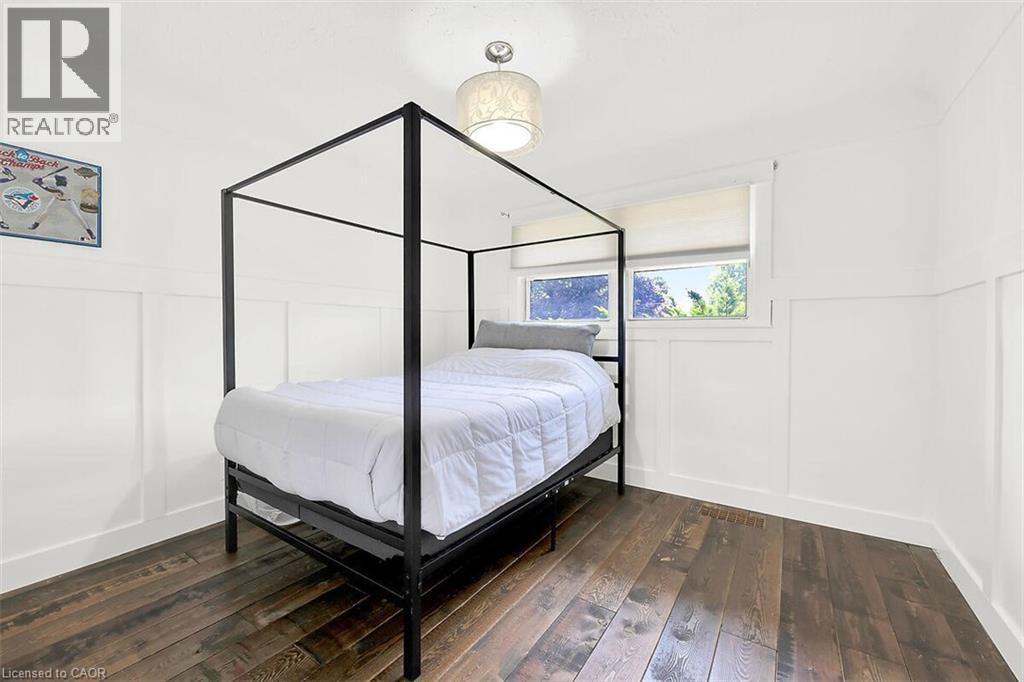 28 Marion Crescent, Dundas, ON - Indoor Photo Showing Bedroom