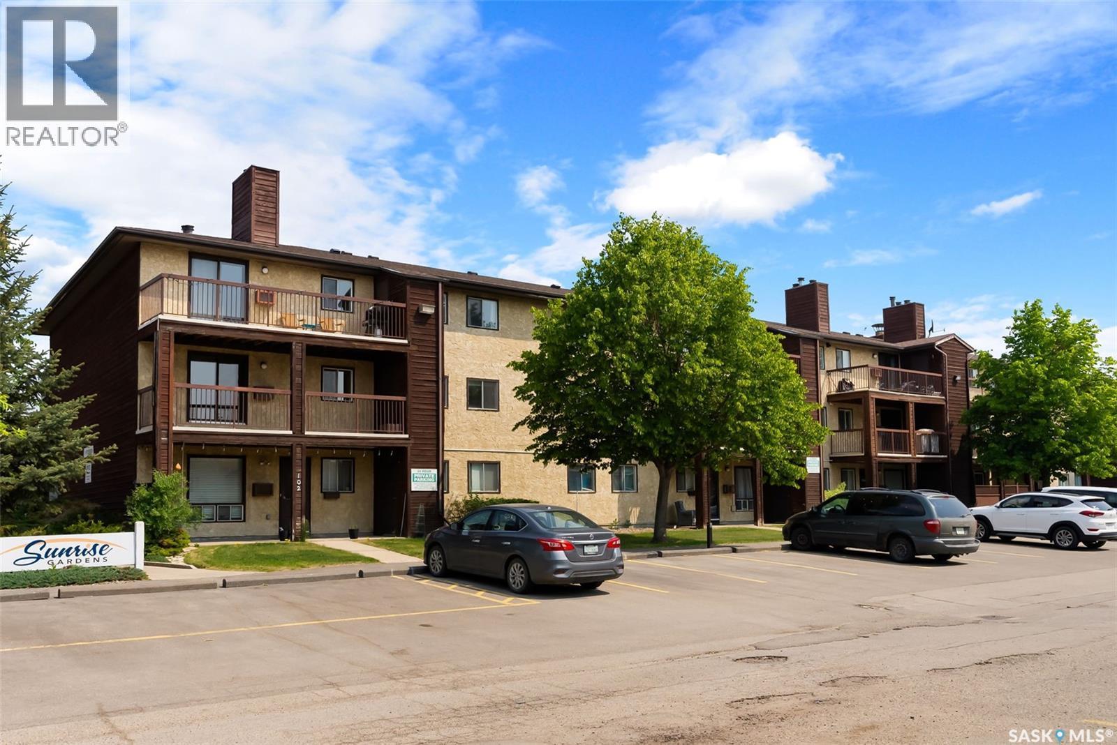 206 31 Rodenbush Drive, Regina, SK - Outdoor With Balcony With Facade
